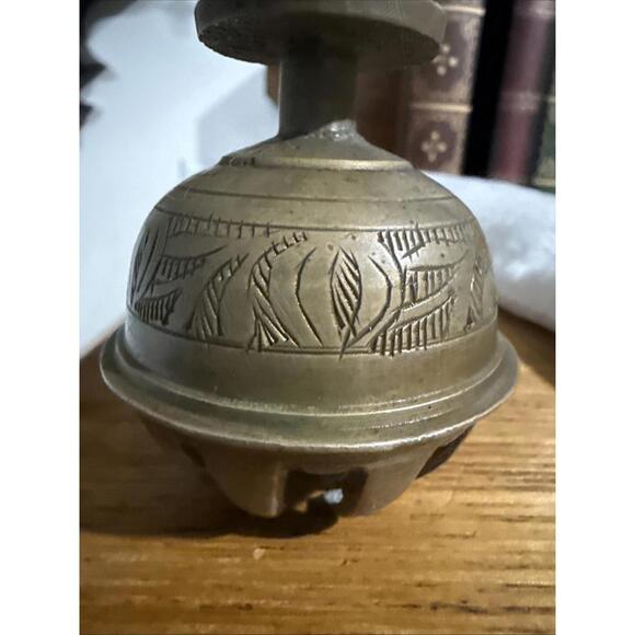 Antique/Vintage Indian Elephant Claw Bell,known as Temple Bell or elephant bell - Picture 5 of 8